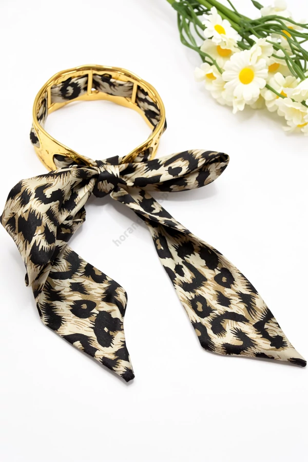Fatime leopárdmintás sálkarkötő