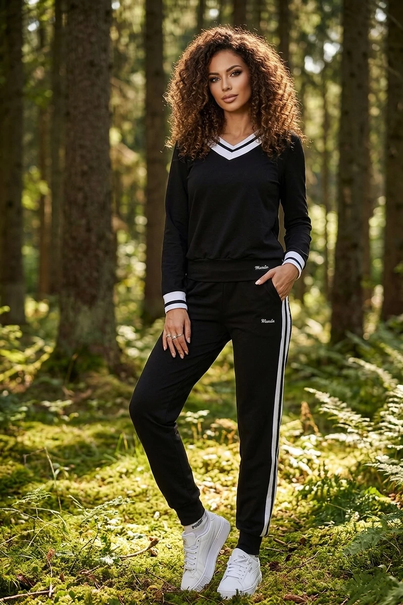 Manda fekete melegítő együttes